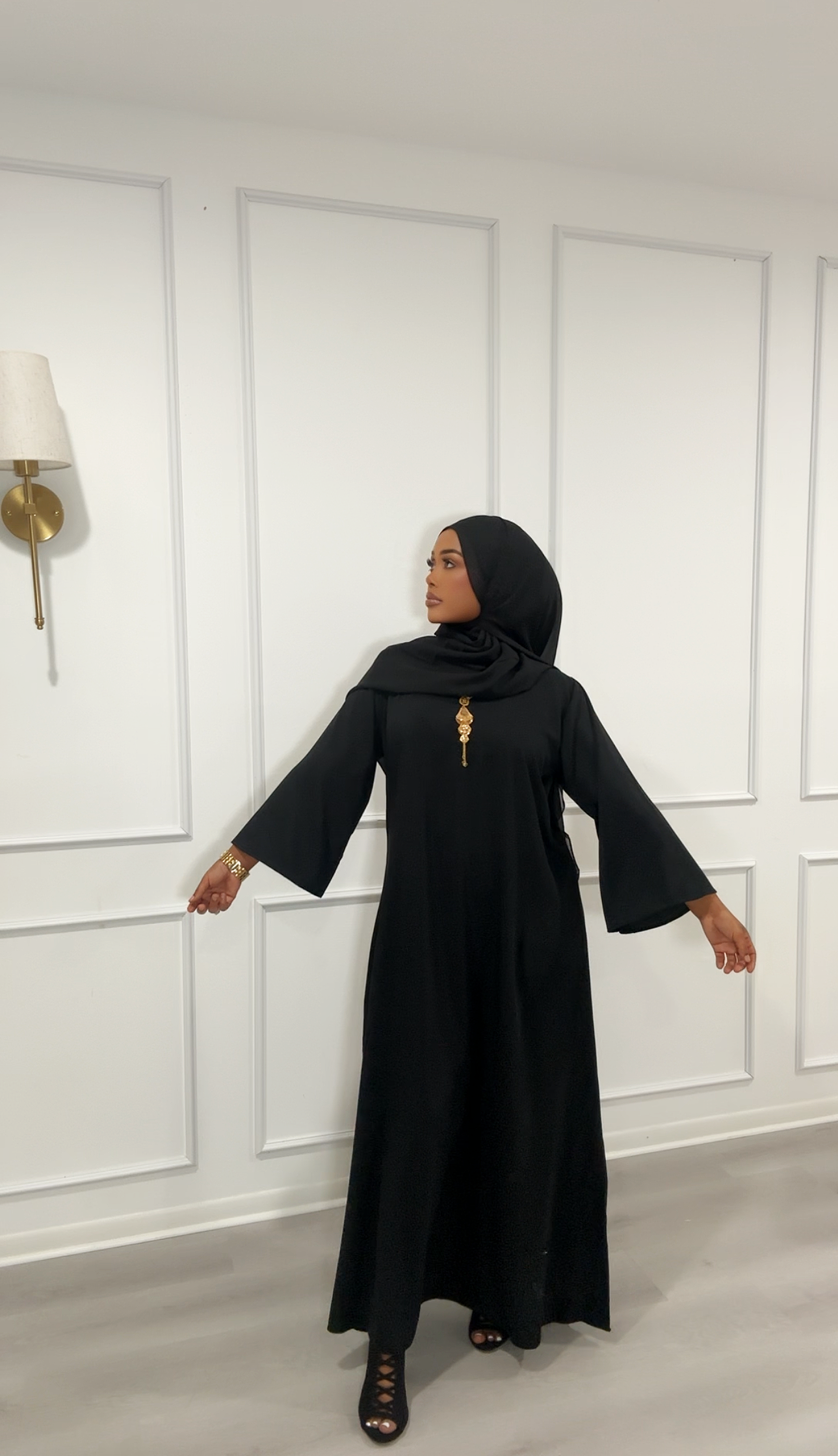 Closed One-Piece Abaya - Black